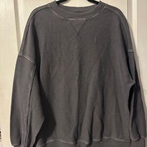 Aerie big chill textured Crewneck sweat shirt in waffle ribbed charcol gray